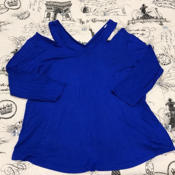 Sejour Cutout Shoulder Top - Picture 4 of 6